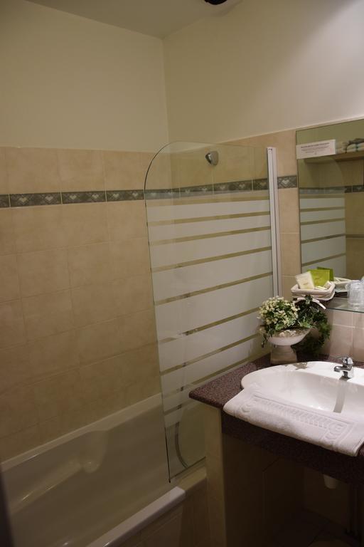 Le Petit Relais Hotel Cales  Bilik gambar