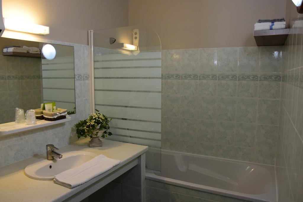 Le Petit Relais Hotel Cales  Bilik gambar